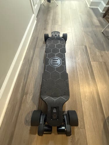 Evolve GTR Carbon Electic skateboard with Ruroc helmet