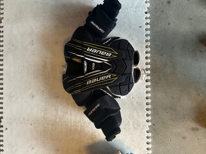 Small / Medium Bauer Supreme S170 Goalie Chest Protector