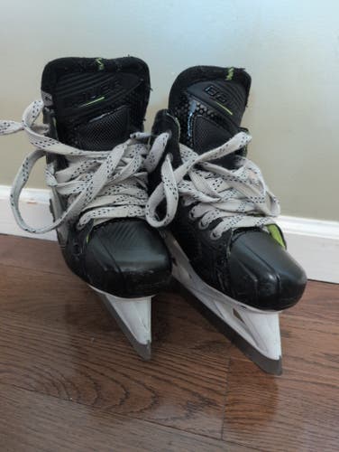 Bauer Elite Hockey Goalie Skates Size 4 (Used)
