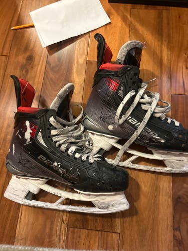 2023 Bauer Vapor X5 Pro Hockey Skates Regular Width 8 (Used)