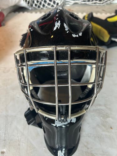 Small 2022 Bauer 930 Goalie Mask (Used)