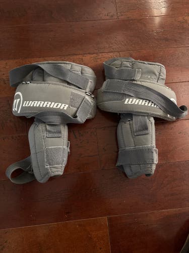Warrior Goalie Knee Guards Size JR (Used)