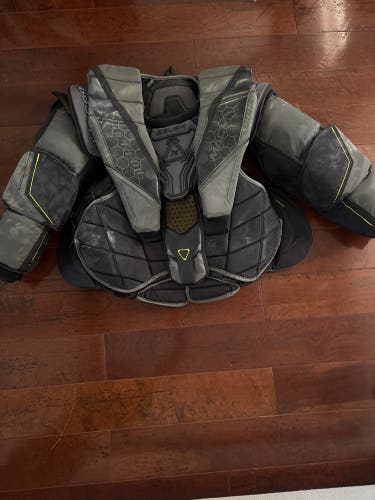 Large Bauer Mach Goalie Chest Protector (Used)