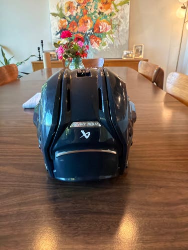 Medium Bauer Re-Akt 155 Helmet used