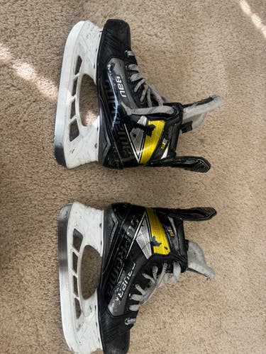Black/Yellow Bauer Supreme Hockey  Supreme 3S Fit 2  Skates Regular Width Size 4.5 (Used)