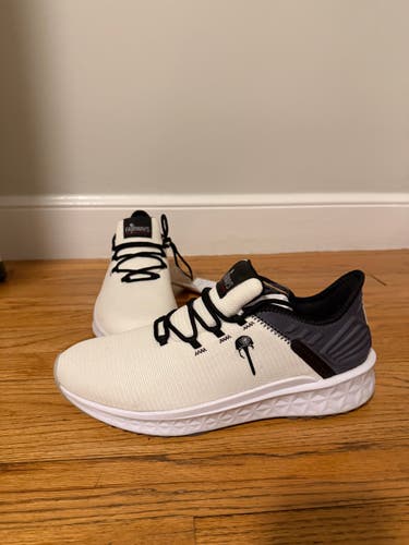 Men's Size M 9.5 (W 10.5) Callaway Golf Shoes (New)