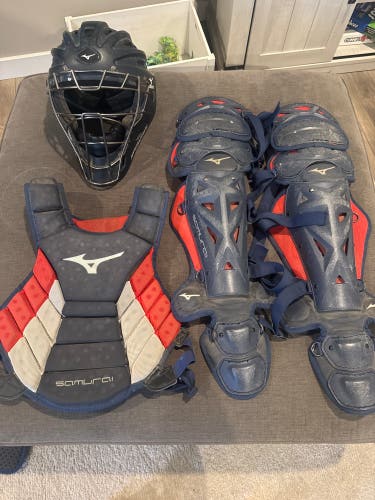 Mizuno Samurai Youth Catcher's Set (Used)