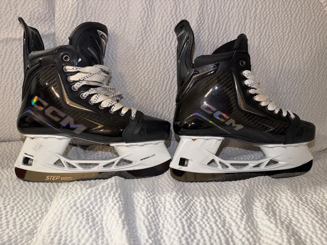 Black/Gray 2025 CCM JetSpeed FT8 Pro Hockey Skates Regular Width Pro Stock 8.5 (Used)