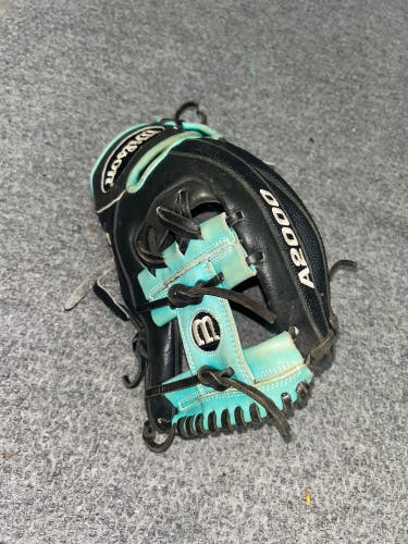 Wilson A2000 RH Infield Baseball Glove 11.5" (Used)