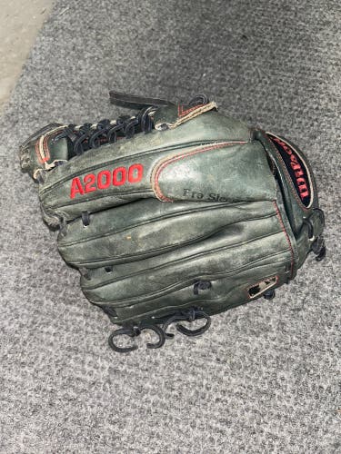Wilson A2000 RH Pitcher's Baseball Glove 12" (Used)