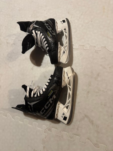 CCM Tacks XF 70 Hockey Skates Regular Width 6 (Used)