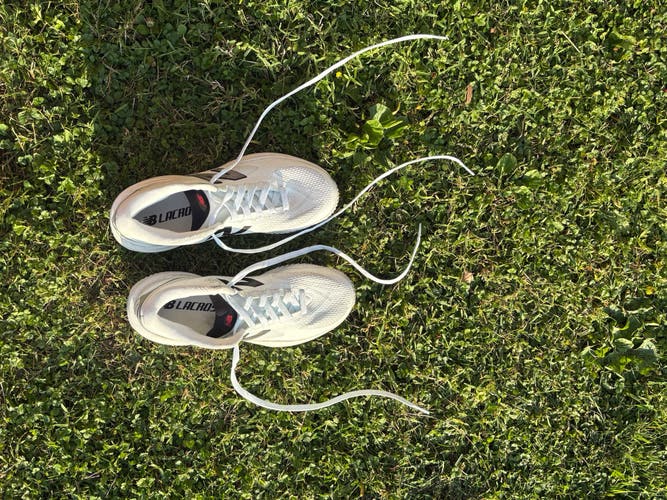 White Women's Size M 7.5 (W 8.5) Adult New Balance Low Top Turf Cleats (Used)