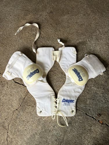 Cooper SB90 Large Senior Shoulder Pads (Used)