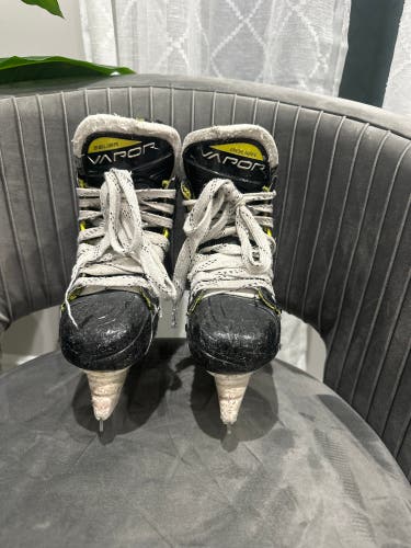 Black/Yellow 2021 Bauer Vapor 3X Hockey Skates Regular Width Size 2 (Used)