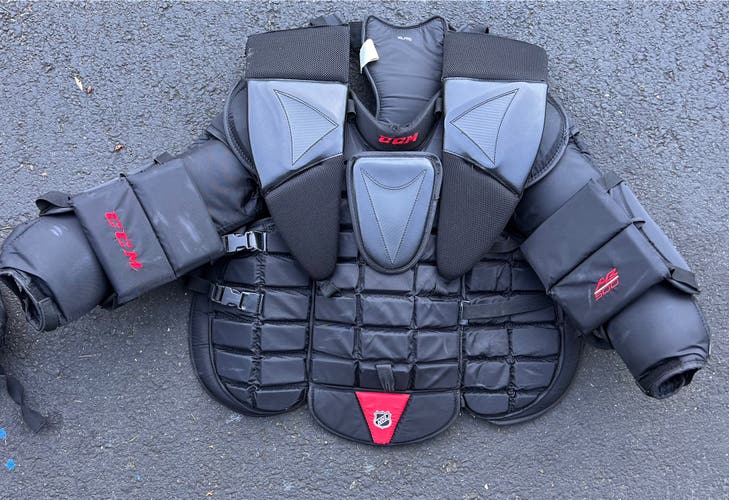 XL CCM AB500 Goalie Chest Protector (Used)