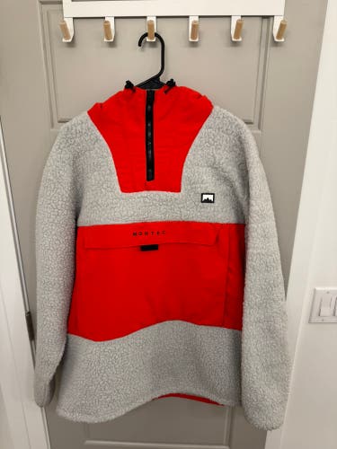 Red Montec XL Men's pullover (Used)