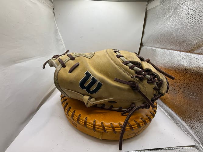 Catcher's RH Wilson A2000 DPCM Baseball Glove 33" (Used)
