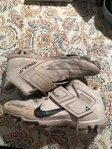 White Men's Size M 12.5 (W 13.5) Adult Nike Trout Low Top (Used)
