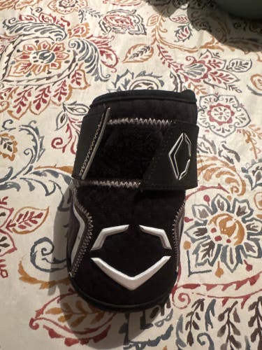 Black Senior EvoShield Elbow Guard Elbow Protection (Used)