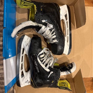 Black/Yellow 2022 Bauer Supreme M4 Hockey Skates Wide Width Size 5 (Used)