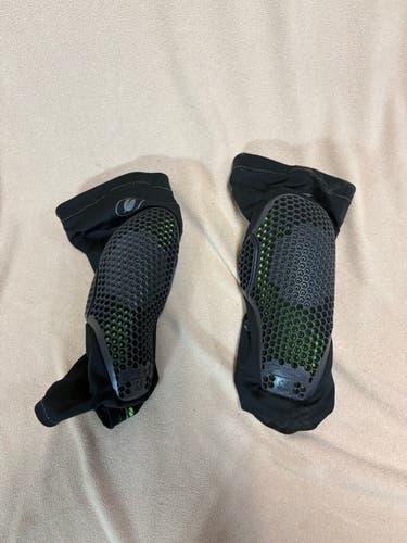 Oneal Flow mountain bike knee pads medium(Used)