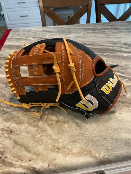 Wilson A2000 LH Outfield Baseball Glove 12.75" (Used)