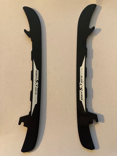 CCM XS1 Black 215 mm size 1-1.5 (New)