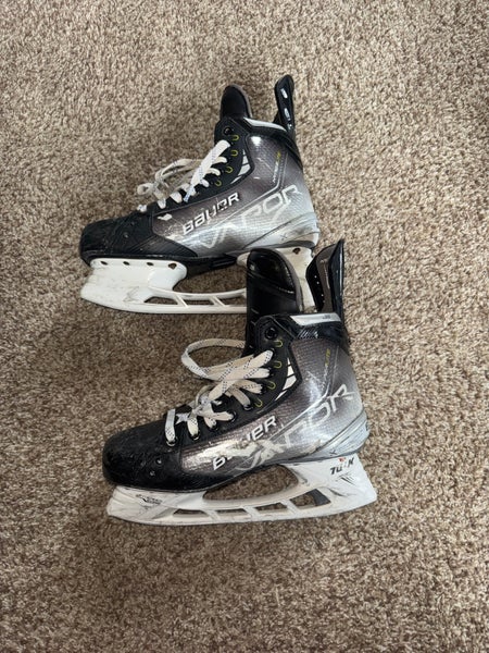 Black/Gray 2021 Bauer Vapor Hyperlite Hockey Skates Regular Width 7.5 (Used)