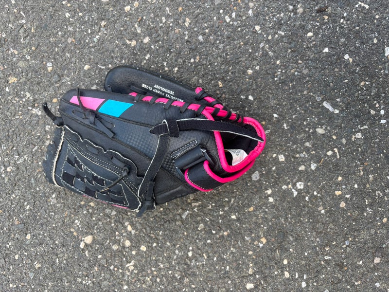 Mizuno Finch RH Softball Glove 11" (Used)