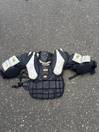 Medium TPS R8 Pro Goalie Chest Protector (Used)