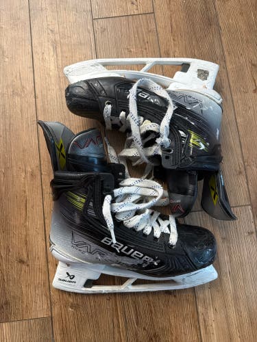 2023 Bauer Vapor Hyperlite 2 Hockey Skates 6 (Used)