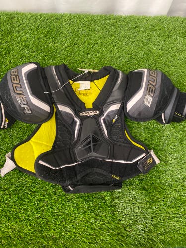 Medium Junior Bauer Supreme 2S Shoulder Pads (Used)