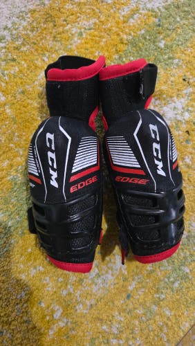 Junior Medium CCM JetSpeed Edge Elbow Pads (Used)