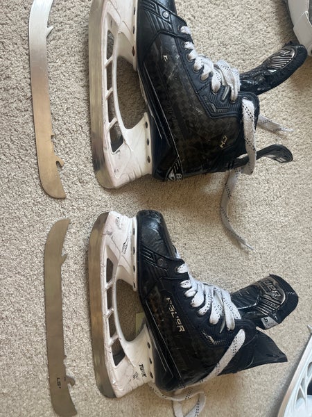 Black 2024 Bauer Supreme Mach Hockey Skates Regular Width Size 5 (Used)