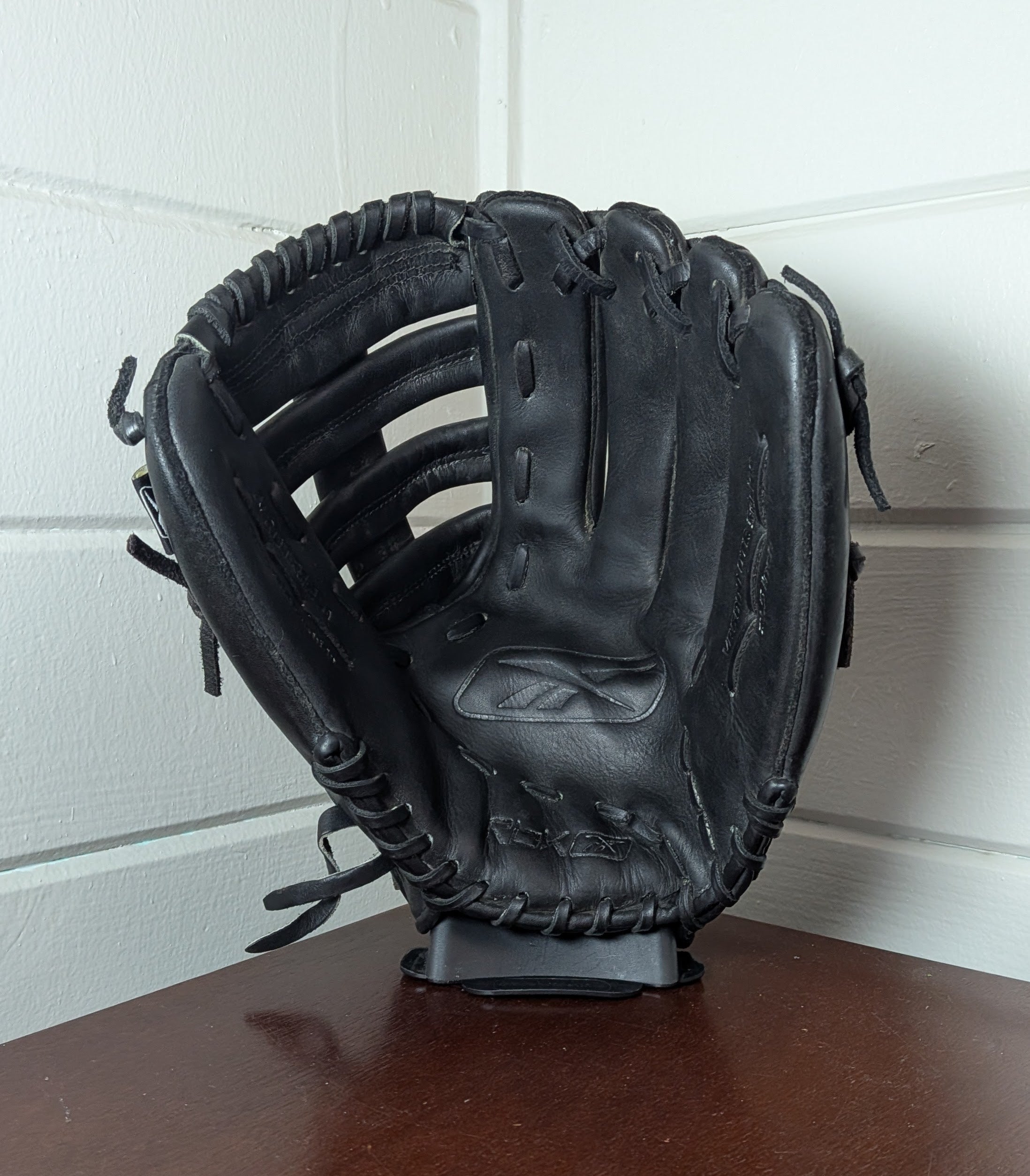 Reebok vr6000 Baseball Glove | New and Used on SidelineSwap