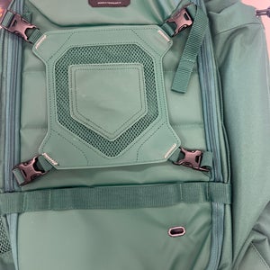 Green Adult Unisex Large/Extra Large Easton Backpack (New)
