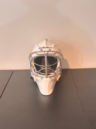 Senior Medium 2022 Bauer 950 Goalie Mask (New)