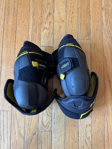 Senior Extra Large CCM Tacks 9080 Elbow Pads (Used)