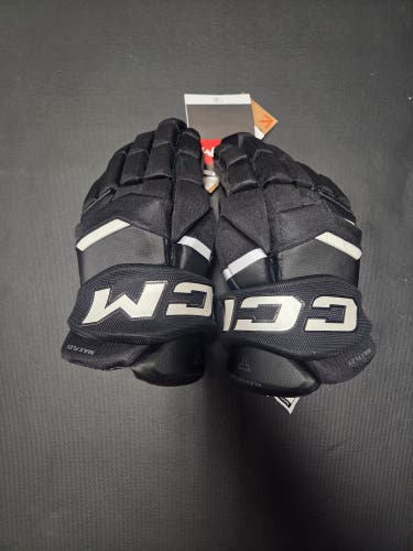 New Senior CCM Tacks XR Pro Gloves 15" gloves black/white