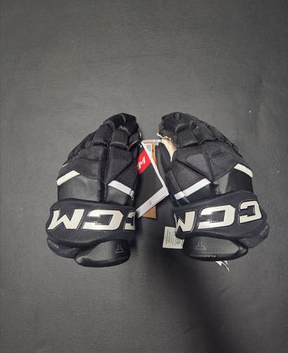 New Junior CCM Tacks XR Pro Gloves 12" gloves black/white