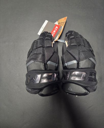 New Senior CCM Tacks XR Pro Gloves 14" gloves black/graphite