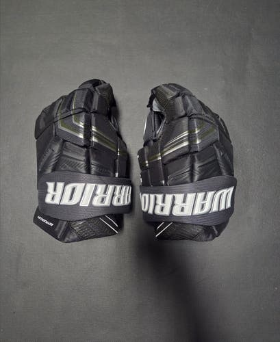 New Senior Warrior Covert QR7 Pro Gloves 14" hockey gloves black and white
