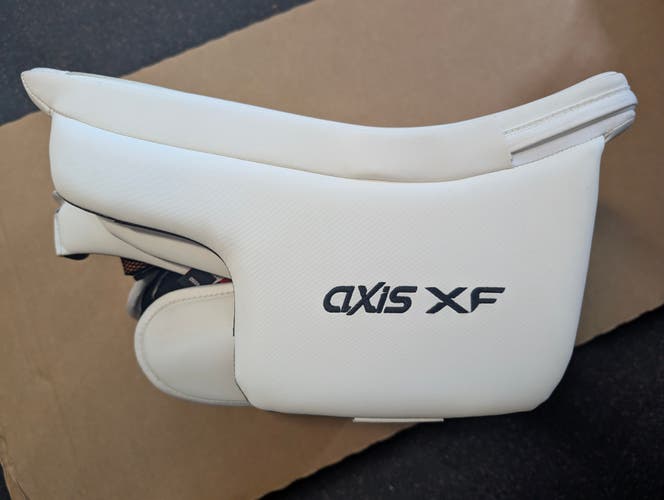 2024 CCM Axis XF Regular (New)