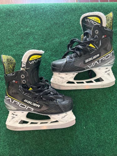 Junior Bauer Vapor 3X Hockey Skates (Extra Wide) Size 2 (Used)