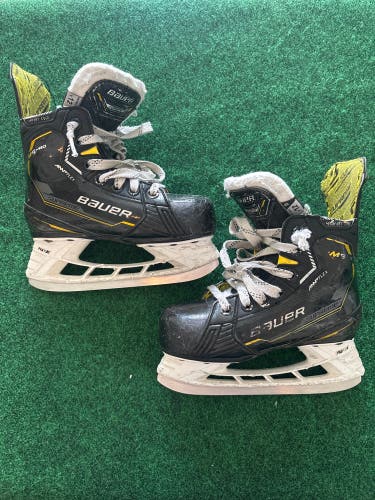 Youth Bauer Supreme M5 Pro Hockey Skates (Regular) 12y (Used)