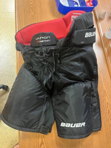 Senior Medium Bauer Vapor Instinct Hockey Pants (New)