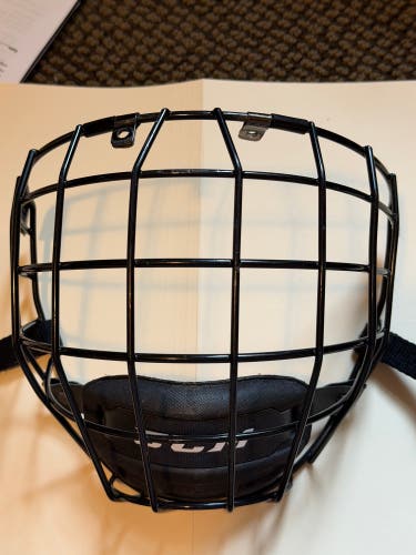Medium CCM FM10 Full Cage (Used)