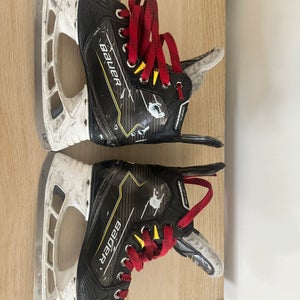 2024 Bauer Supreme M40 Hockey Skates Regular Width Size 3 fit D