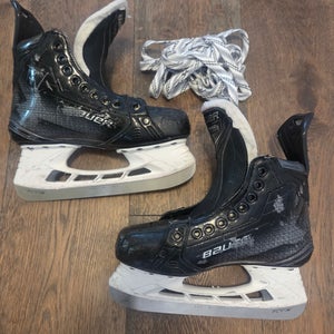 Black 2025 Bauer Supreme Matrix Hockey Skates Size 5 fit 1 (Used)