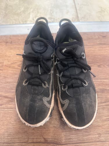 Black Kid's 4Y (Big Kids / Youth) Youth Nike Future Field Low Top (Used)